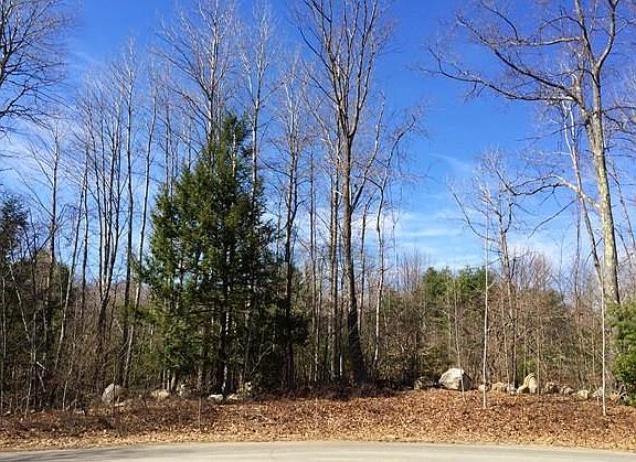 4th image of 8 Deer Haven Dr
