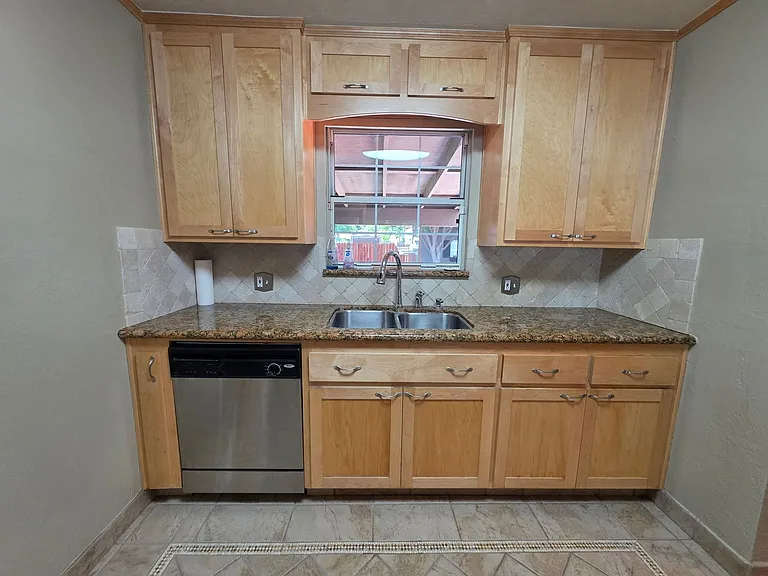 221 Oakshire Ave — Photo 11