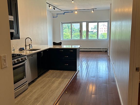 3rd image of 80 Bay St #4O