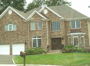 33 Marisa Ct, Livingston, NJ 07039