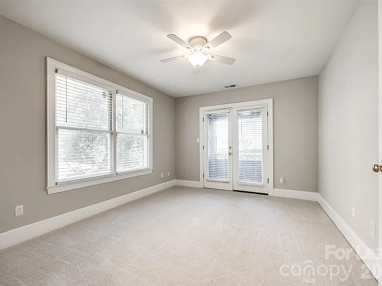 2220 Roswell Ave — Photo 18