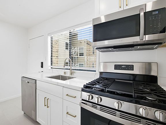 3rd image of 3244A Balboa St