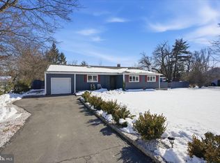 13 Hickory Hill Dr, Ewing, NJ 08618