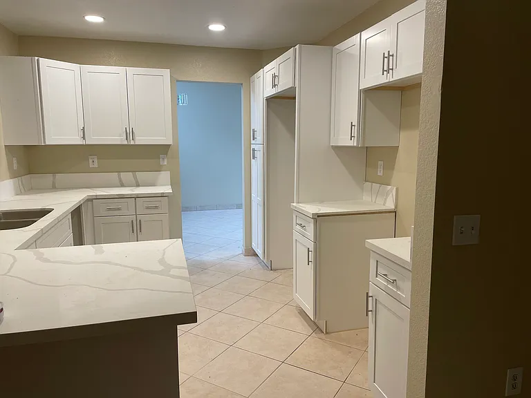 2805 W Majestic Ave — Photo 3