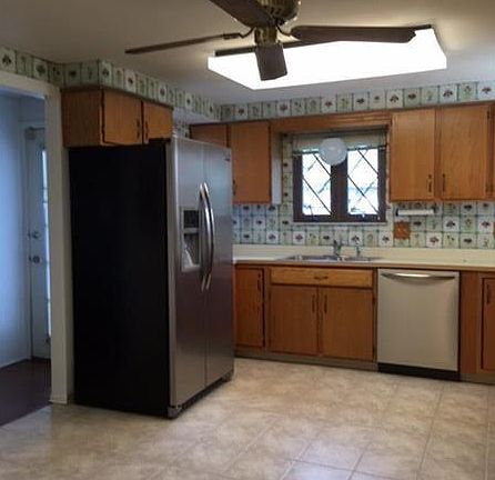 3rd image of 301 Cottingham Dr