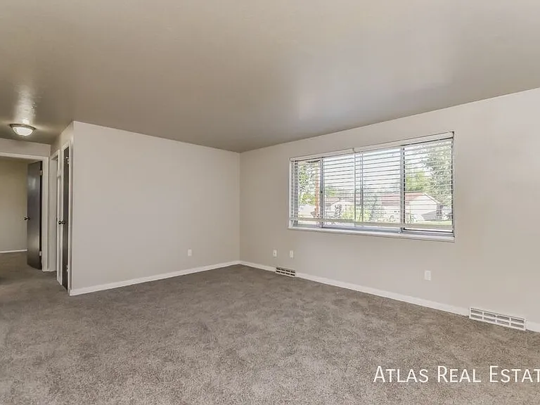 49 S Roosevelt St — Photo 4