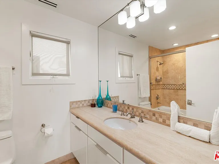 6419 Ocean Front Walk — Photo 32