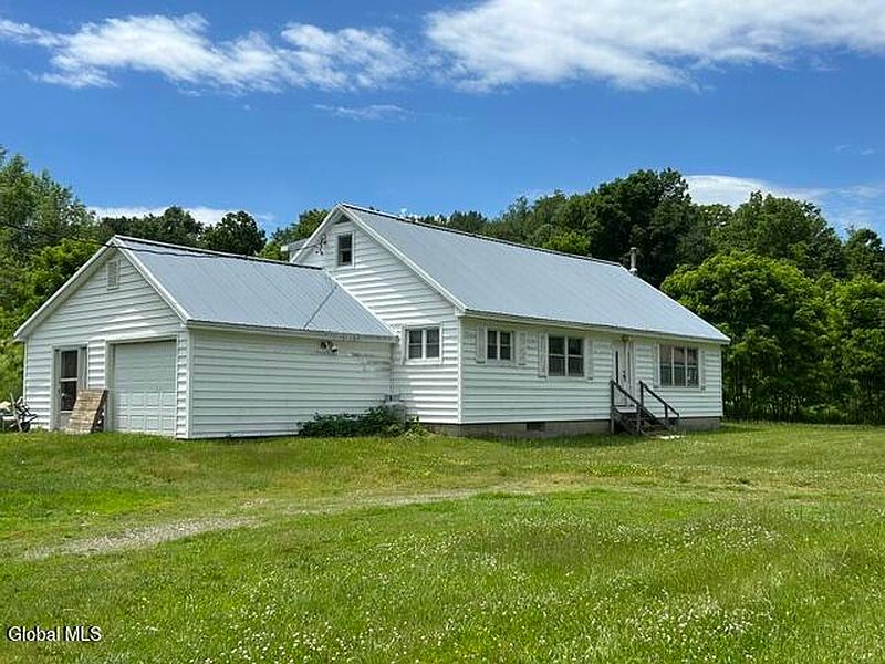 2nd image of 90 Tomhannock Road