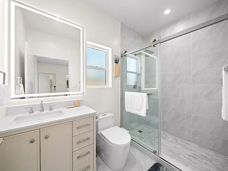 1316 S Raleo Ave — Photo 13