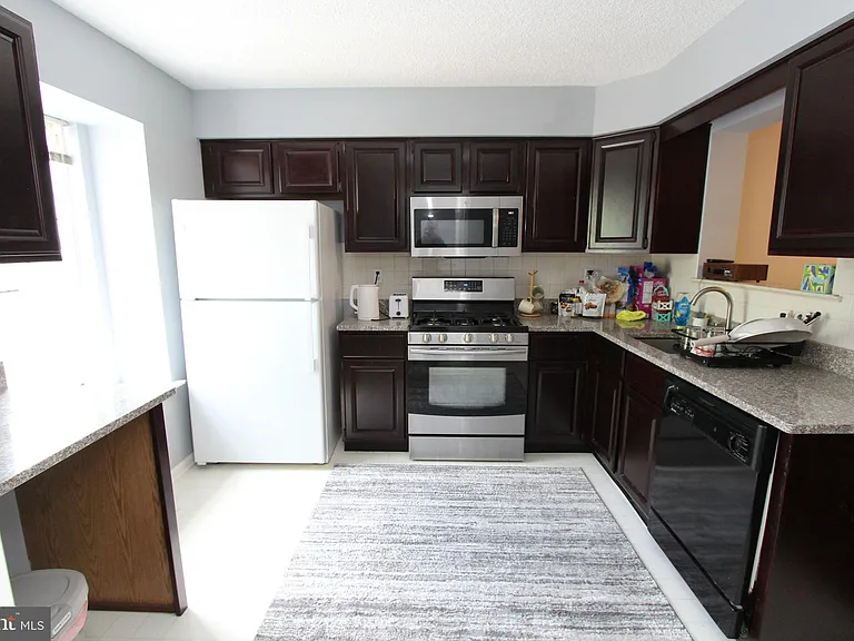 6 Halstead Pl — Photo 11