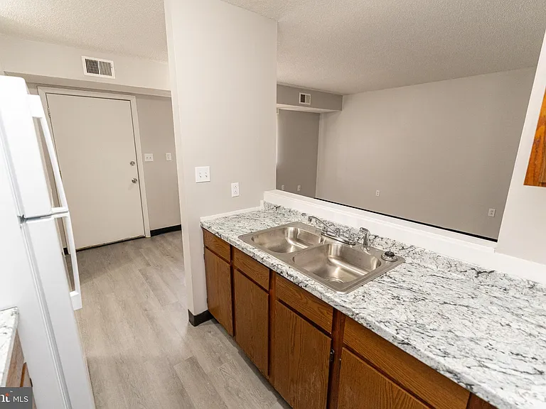 510 S Main St #18 — Photo 12