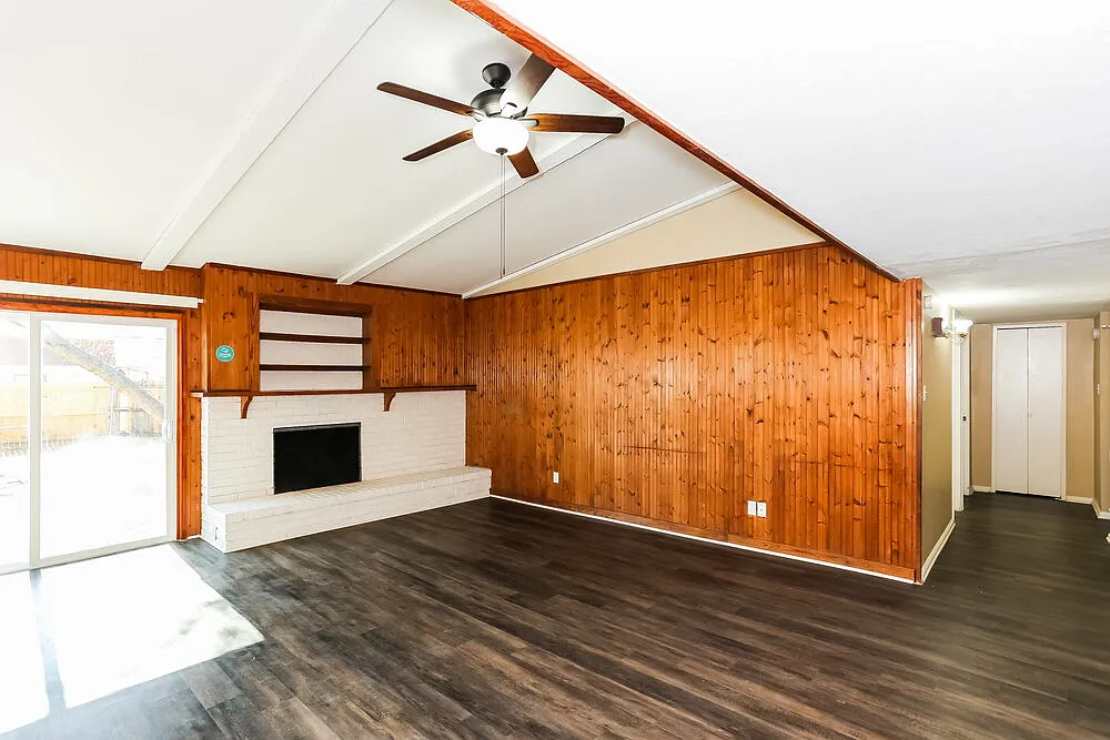 3 bed, 2.0 bath, 1895 sqft, $2,390 — Photo 3