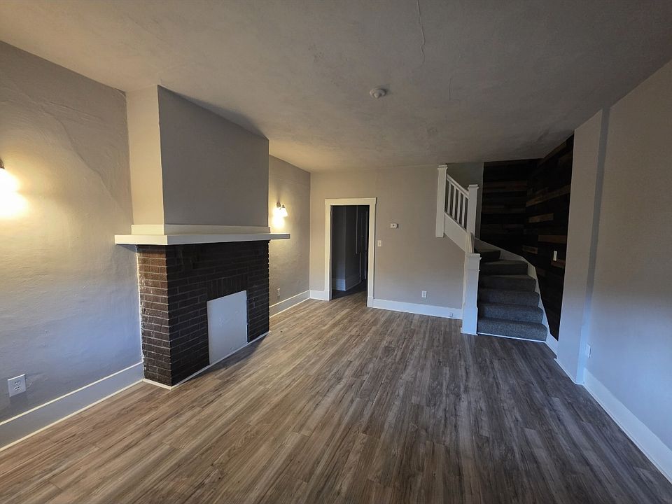 1st image of 403 Stewart St