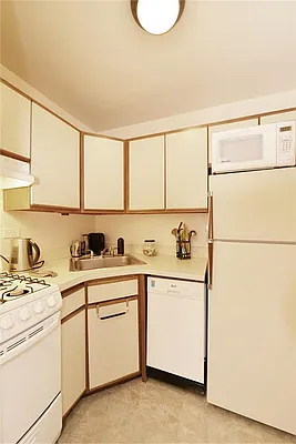 Rented by Prime One Realty Corp | media 14