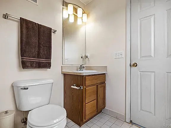 17200 Addington Dr — Photo 8