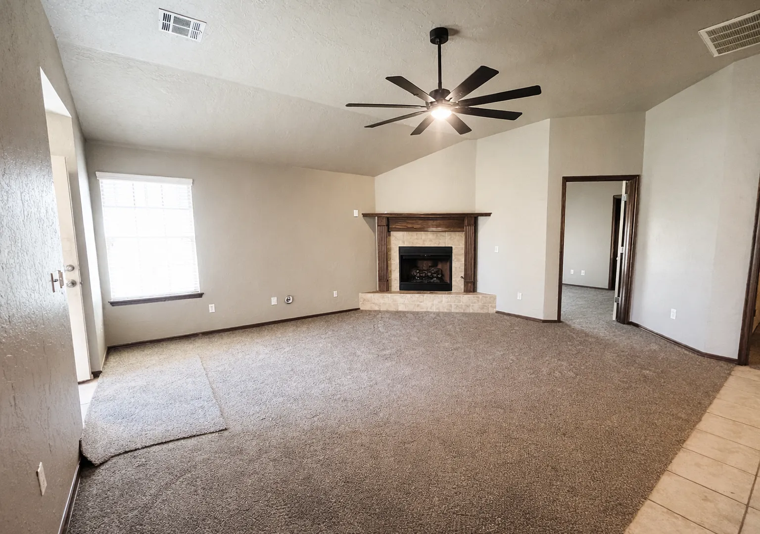 Move in Special!! Updated 3 Bed / 2 Bath Single-Story Duplex Move-In Ready! — Photo 2
