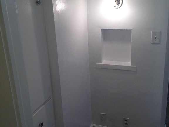 Hallway w/Linen Closet