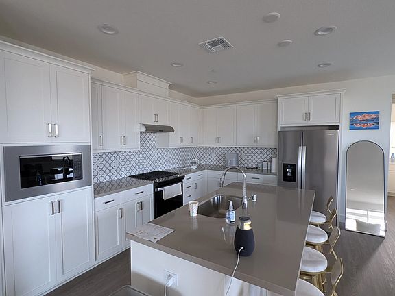 2nd image of 1401 Julia Ln