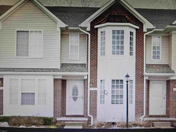 35135 Woodbury Dr, New Baltimore, MI 48047