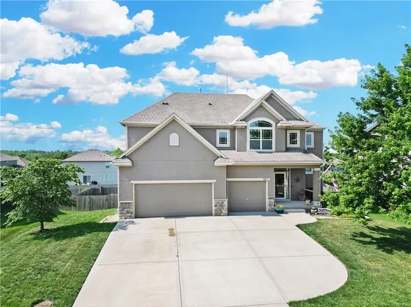 917 Coyote Dr, Raymore, MO 64083