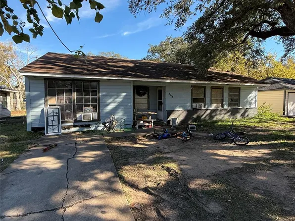 303 Cypress St, Lake Jackson, TX 77566