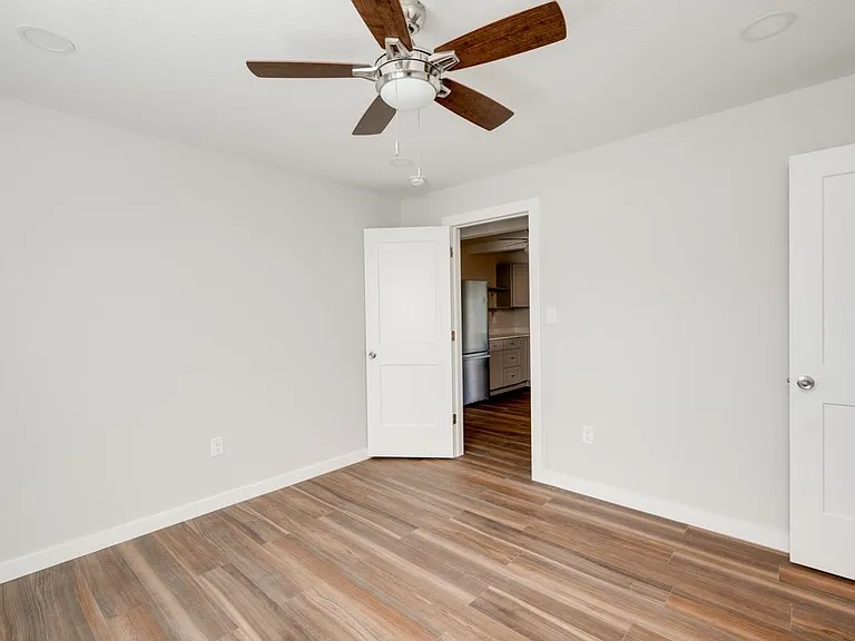 809 N West St — Photo 15