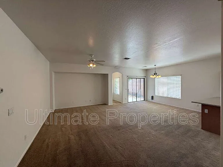 13849 W Maui Ln — Photo 5