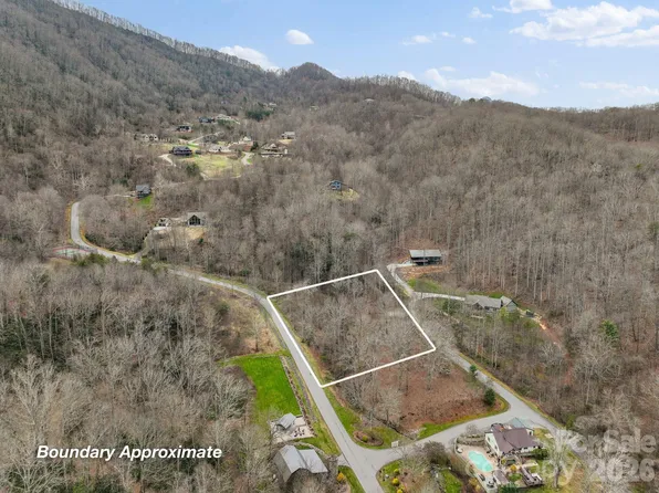 9999 Talking Rock Ln, Leicester, NC 28748