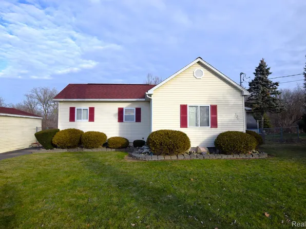 220 Beecher St, Otisville, MI 48463