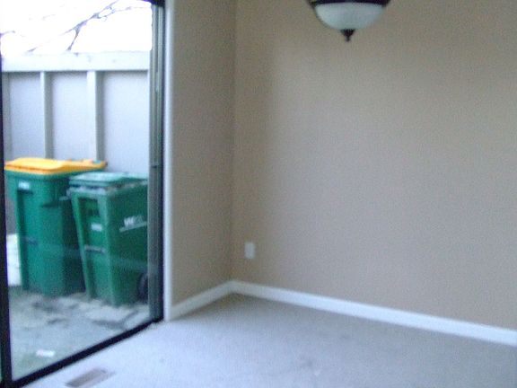 Slder to patio and eating area.