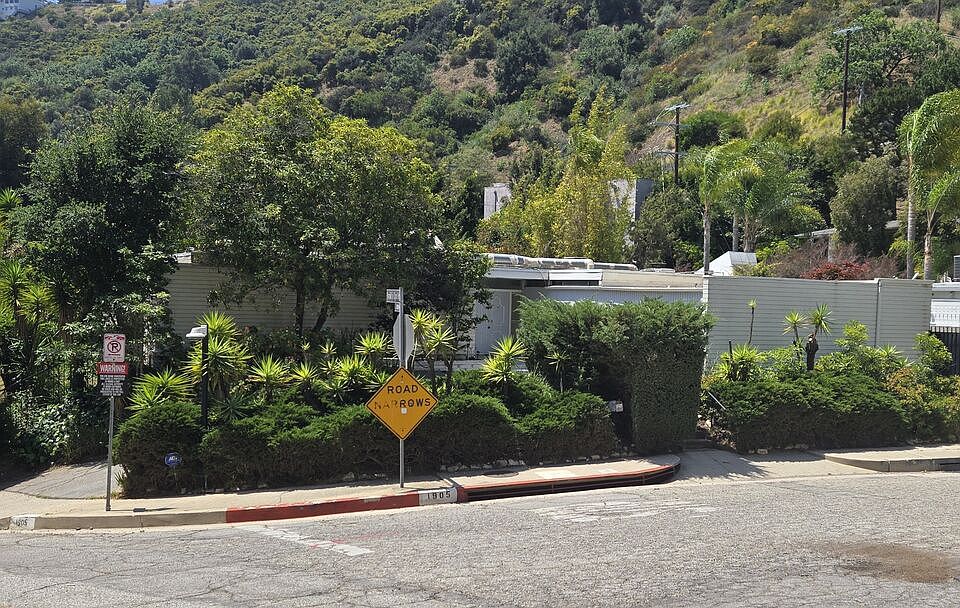2nd image of 1905 Beverly Pl