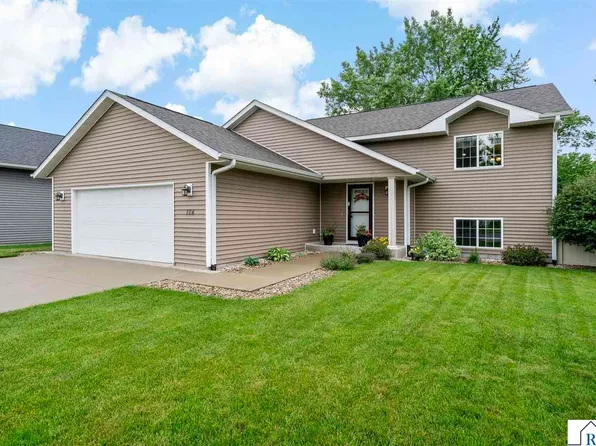 124 Harbor Hill Dr, Mankato, MN 56001