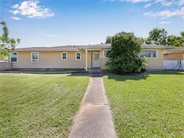 1755 W 10th St, Freeport, TX 77541