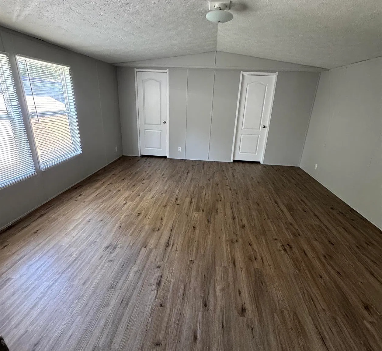 3 bed, 1056 sqft, $1,099 — Photo 4