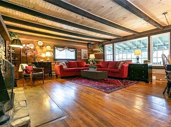 3rd image of 292 Village Ln