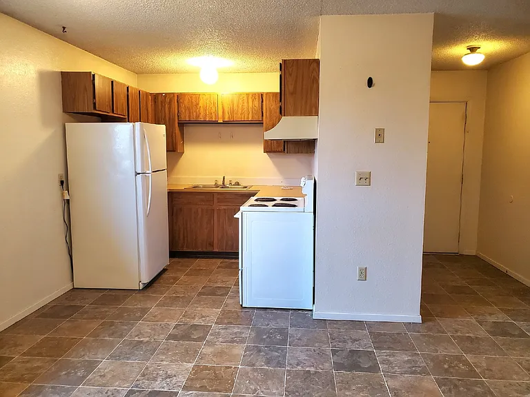 179 Rosewood Dr #D — Photo 3