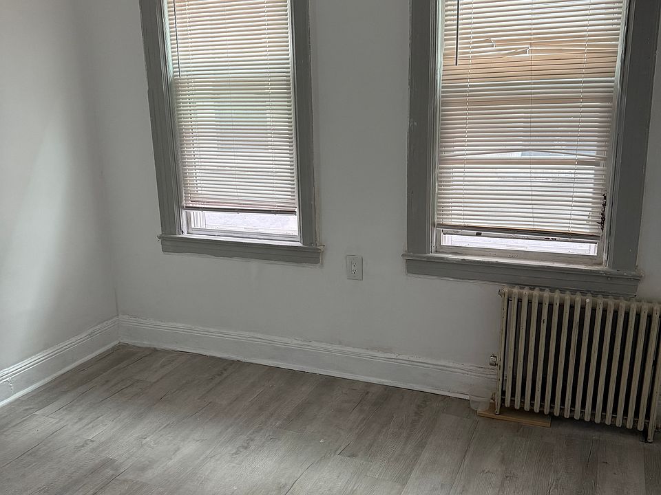 1st image of 10837 39th Ave #1