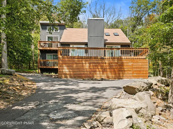 335 Saunders Dr, Bushkill, PA 18324