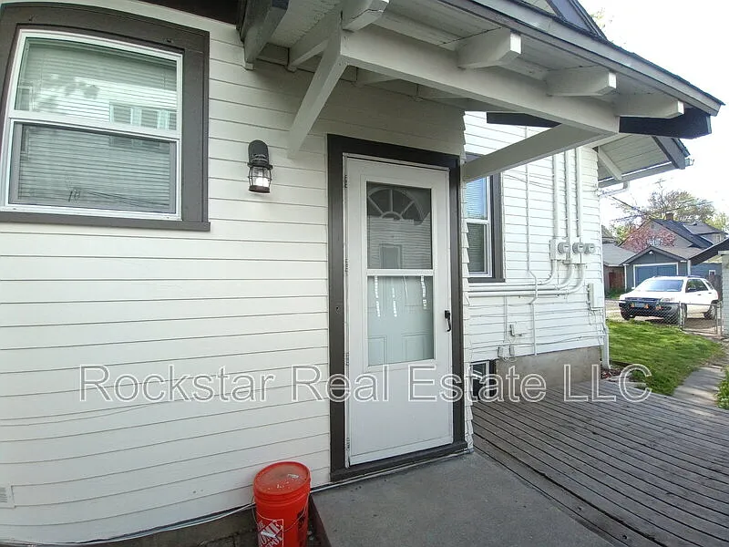 4 bed, 1.0 bath, 1228 sqft, $1,425 — Photo 2