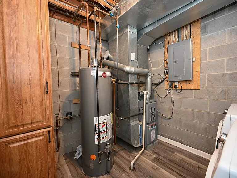 655 Almas Ct — Photo 31