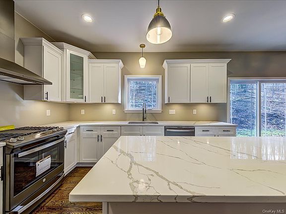 5th image of 7 Eagle Wood Vista Ln