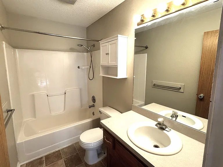 UPSTAIRS BATHROOM