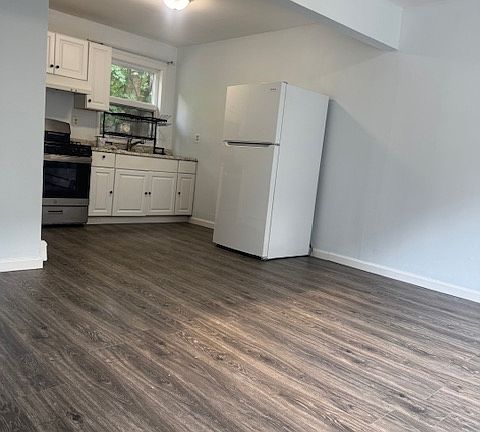 3rd image of 345 Yetman Ave #1