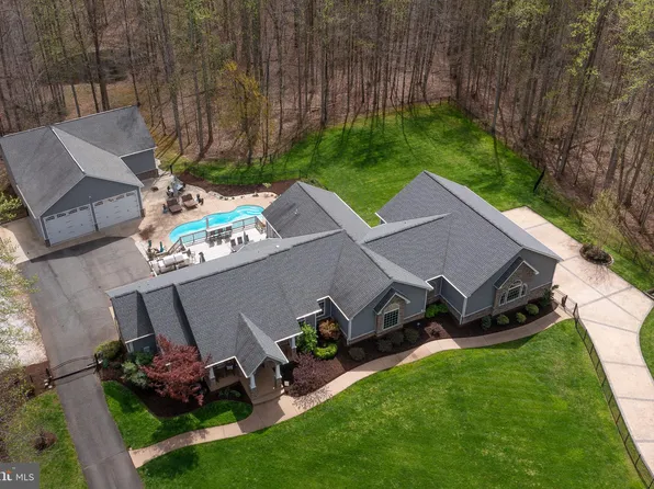 264 Holly Berry Rd, Fredericksburg, VA 22406