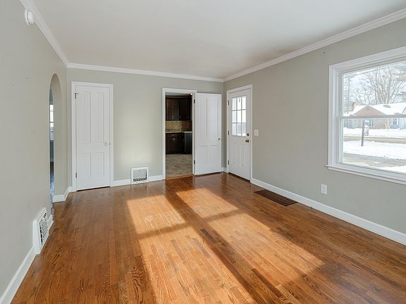5th image of 3826 Oakland Dr