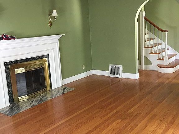 LR Arched door to hall