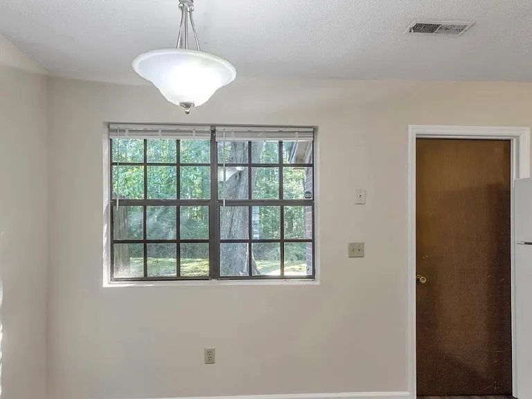 102 Kimeran Ln #B — Photo 5