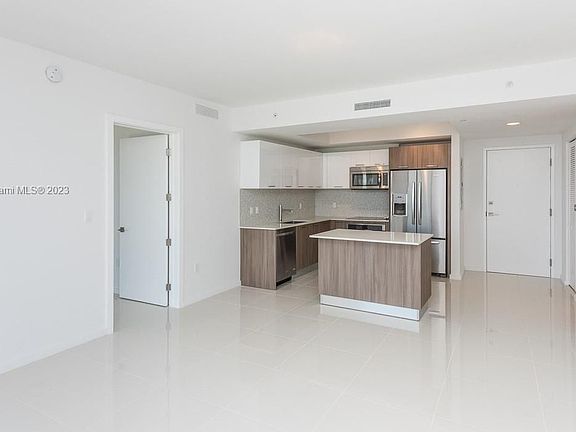 5th image of 5300 Paseo Dr #609