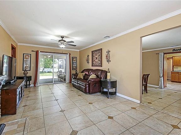 3rd image of 7 Round Hill Dr
