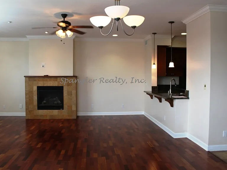 553 Laguna Dr — Photo 3